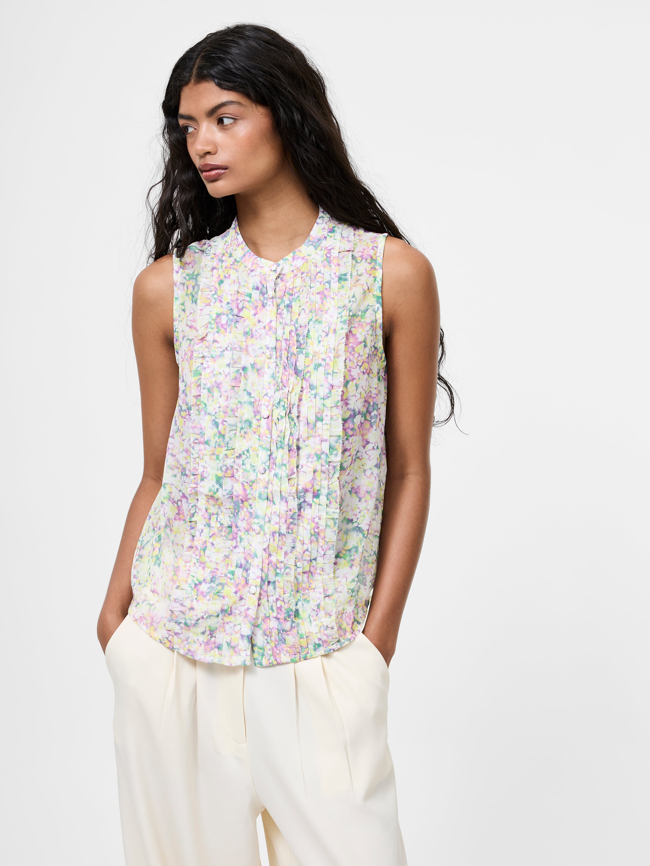 Donna Ruffle Sleeveless Top