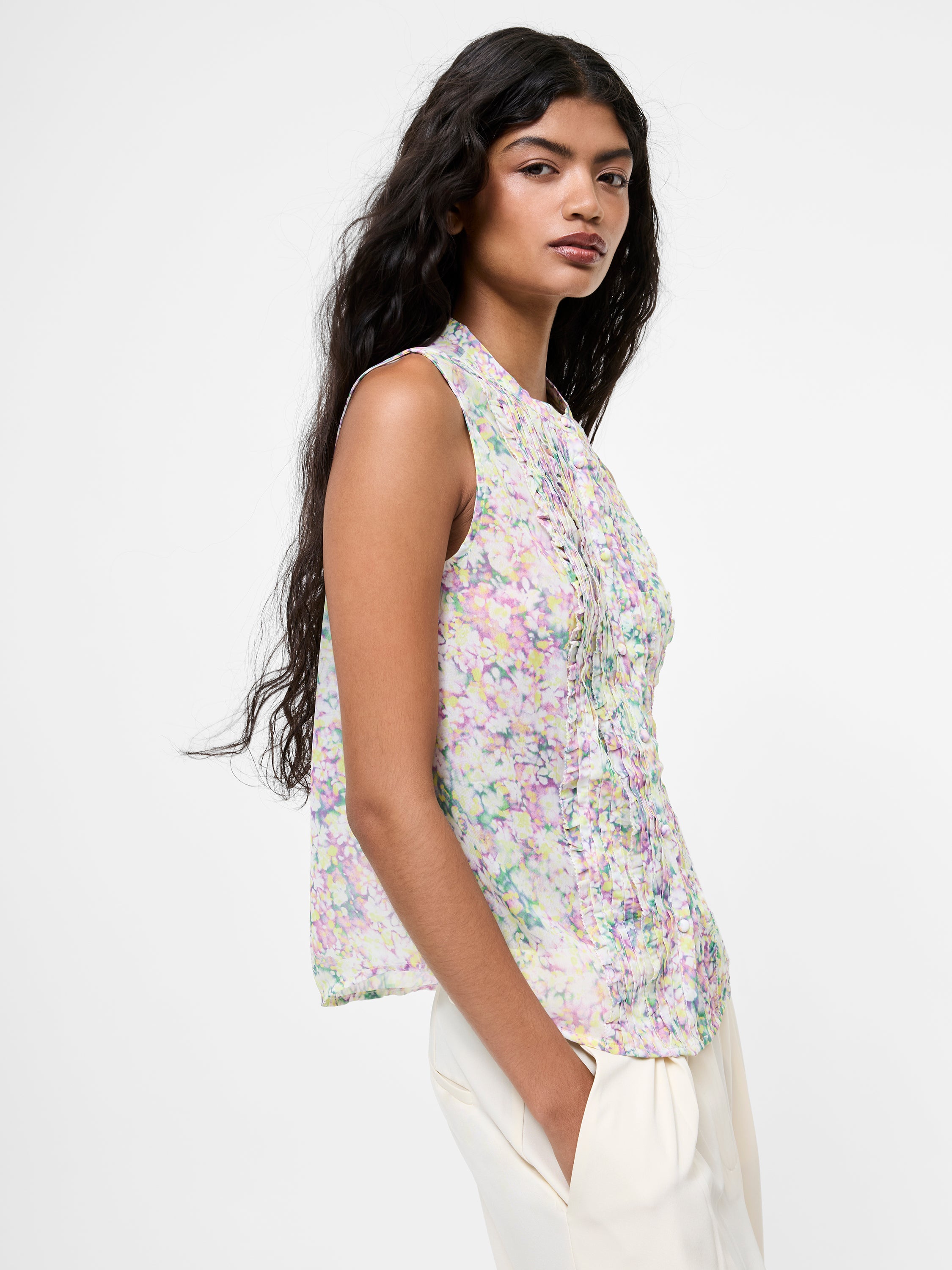 Donna Ruffle Sleeveless Top