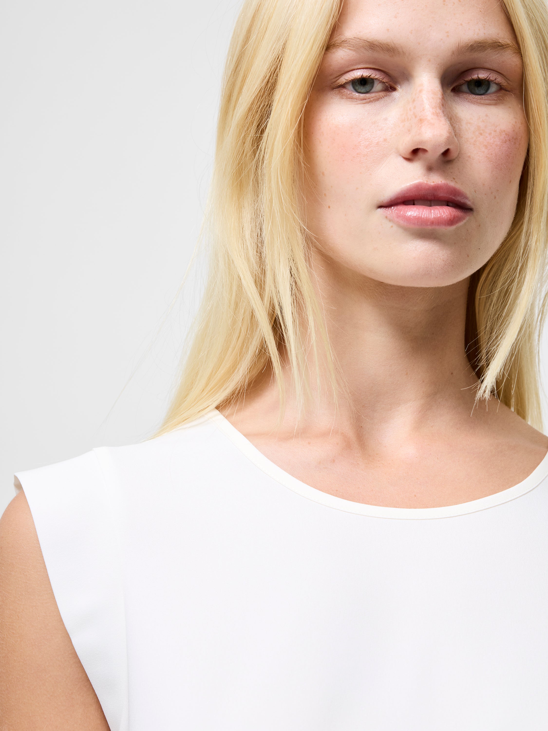 Polly Plains Capped Top