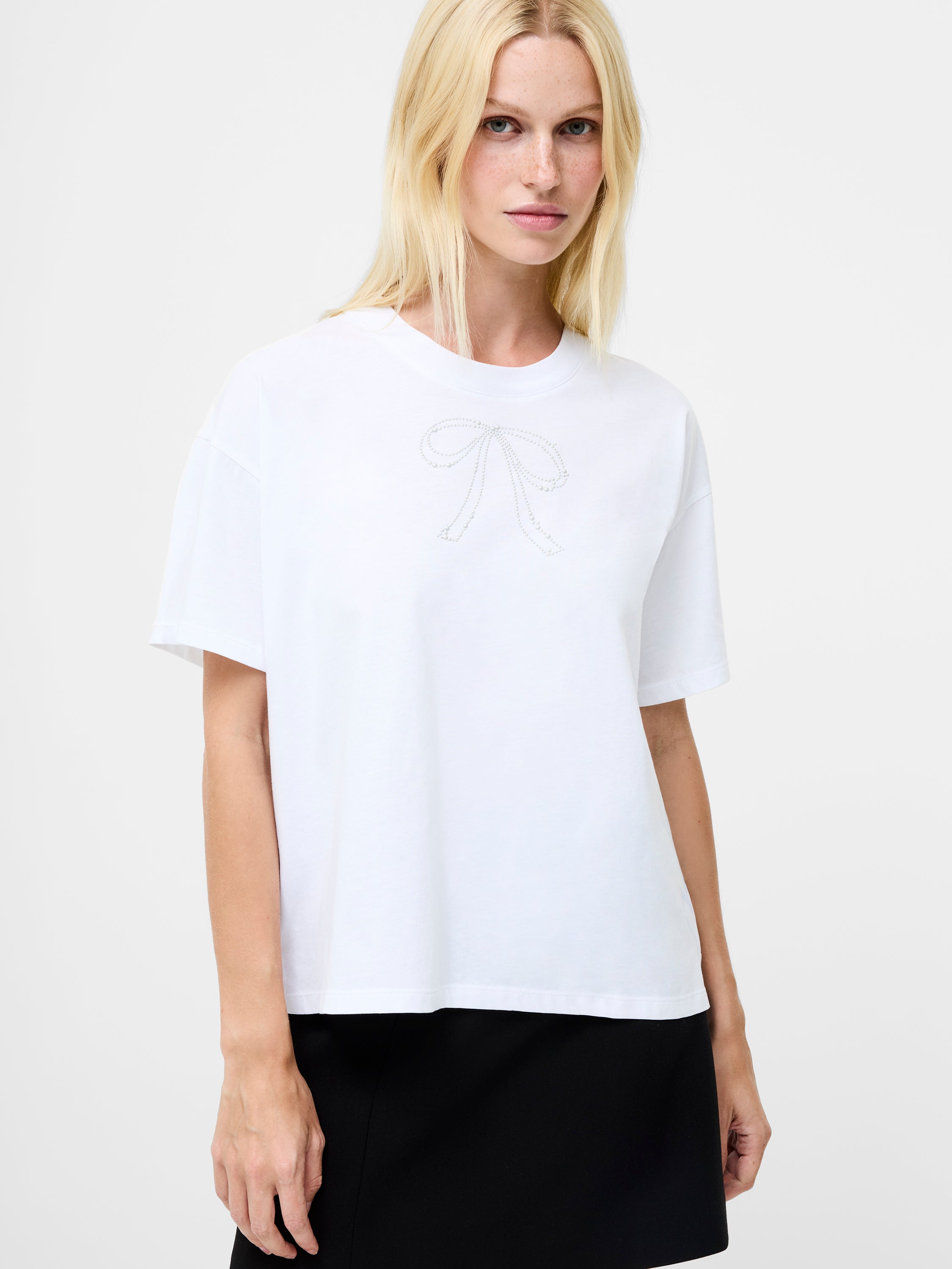 Pearl Hotfix Bow Short Sleeve T-Shirt